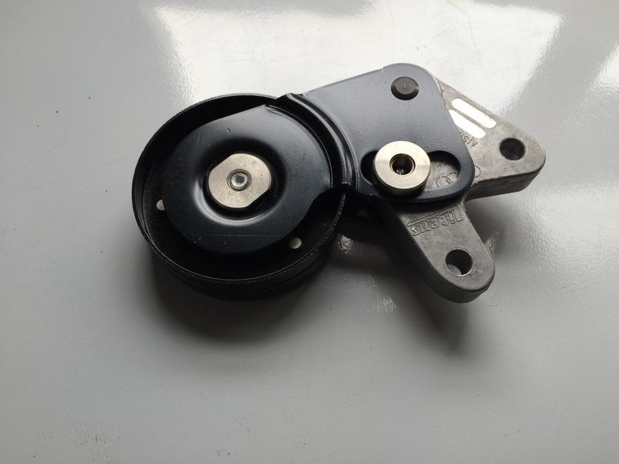 奥迪a4 a6l-4.2皮带涨紧器